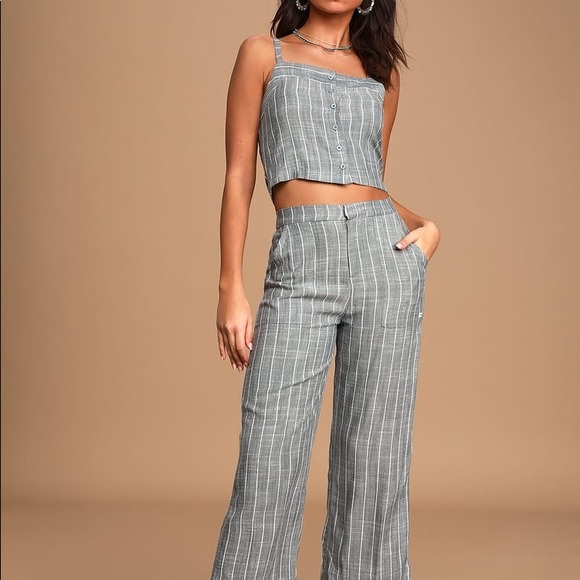 Sleeveless Button-Front Crop Top - Picture 3 of 5